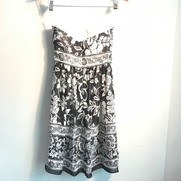 💐WHITE HOUSE BLACK MARKET FLORAL STRAPESS DRESS - Picture 3 of 5